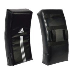 Adidas Kicker curved shield trap en stoot kussen, extra gebogen trapkussen, stootkussen, vechtsport training, handpads